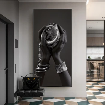 Czarne ręce trzymają srebrne ozdoby na płótnie obrazy na ścianie artystyczne plakaty i druki kobieta artystyczna obraz Domowy Wystrój ścian