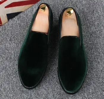 Nowy 2020 aksamit mężczyźni mokasyny luksusowej marki buty poślizgu na ostry nosek partii buty ślubne moda mężczyźni buty czarny zielony czerwone wino
